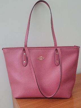 Coach beautiful Mauve Color Leather Shoulder Tote